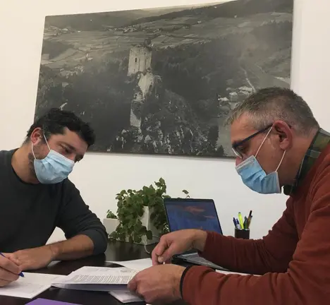 O deputado, Mon Fern&aacute;ndez, co alcalde, Secundino Garc&iacute;a