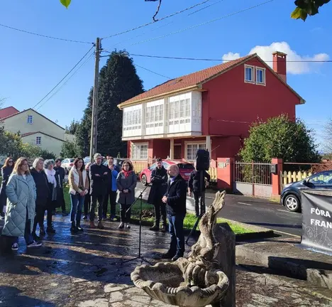 Acto de retirada de simbolox&iacute;a franquista