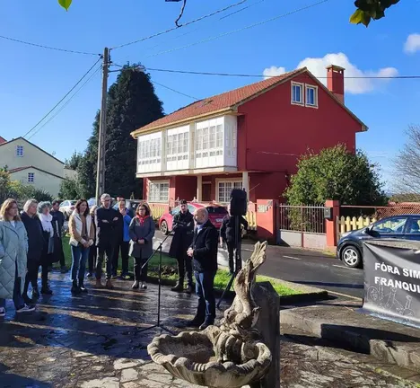 Imaxe de arquivo de acto do BNG de denuncia fronte &aacute; cruz