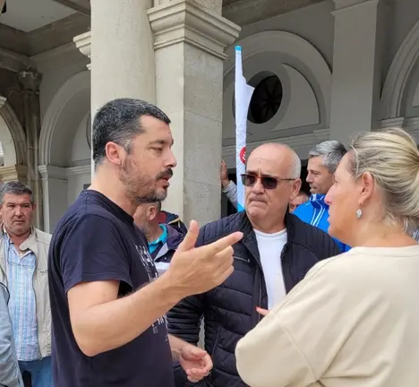 Mon Fern&aacute;ndez na concentraci&oacute;n de traballadores de ALSA